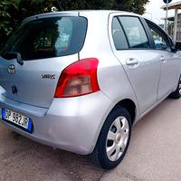 Yaris 1.0,km 31.000,anno 2008,full optional 