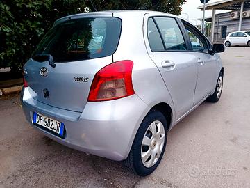 Yaris 1.0,km 31.000,anno 2008,full optional 