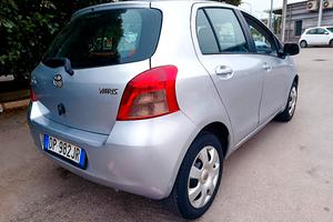 Yaris 1.0,km 31.000,anno 2008,full optional 