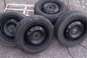 4 cerchi con gomme invernali 14”