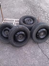 4 cerchi con gomme invernali 14”