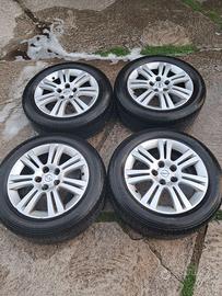Cerchi in lega 16 con gomme estive al 95%