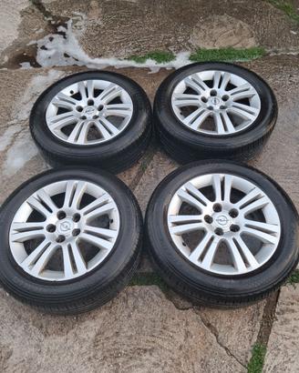 Cerchi in lega 16 con gomme estive al 95%