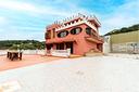 villa-immersa-nel-verde-con-vista-mare