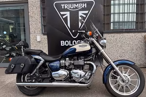 TRIUMPH AMERICA 865 solo 19000KM