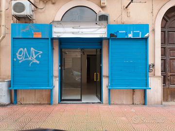 Locale più appartamento con tre ingressi