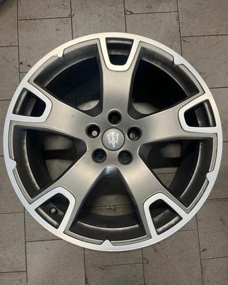 Cerchi in lega ORIGINALI MASERATI LEVANTE 20" - u