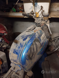 Honda CX 500 rossa e una azzurra