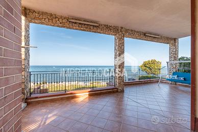 Piano terra di 5 vani con terrazzo vista mare