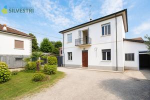 Villa di 160 m² con 4 locali e box auto doppio a R