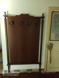 Appendiabiti in legno da muro