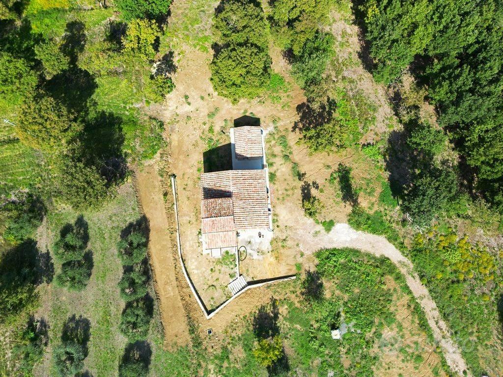 Rustico / Casale di 275 m² con 4 locali e box auto - Altro