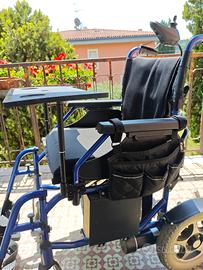 Sedia a rotelle elettrica con joystick