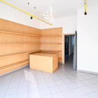 Accogliente locale commerciale in via Resia a Bolz