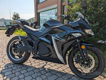 Moto elettrica sportiva aziendale