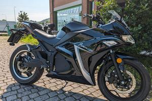 Moto elettrica sportiva aziendale