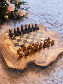 Scacchiera rustica e scacchi legno di ulivo