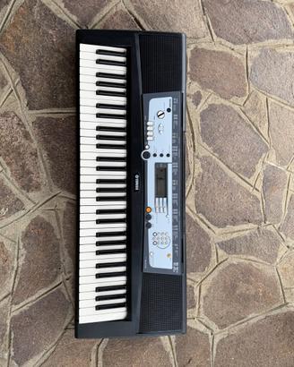 Tastiera Yamaha PSR-E213