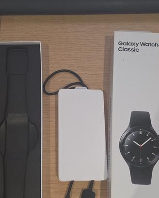 Scatola Samsung Galaxy Watch4 Classic + Caricatore