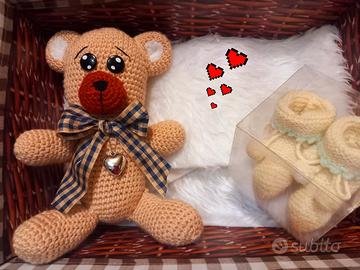 Orsetto amigrumi completo di scarpine in lana