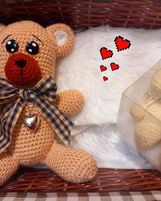 Orsetto amigrumi completo di scarpine in lana