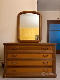 Cassettiera in legno massello con specchio