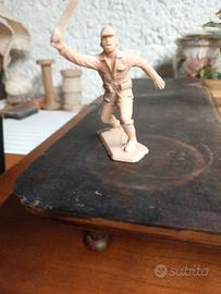 soldatino militare vintage in plastica color sabbi
