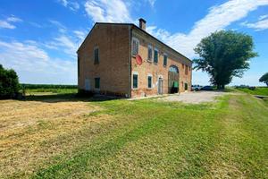 Rustico / Casale di 323 m² con più di 5 locali a C