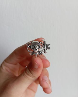 anello con teschio punk alternativo