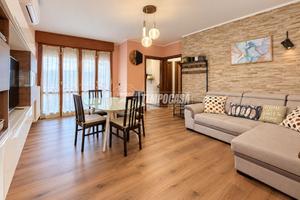 TRILOCALE RECENTE CON BALCONE LOGGIATO