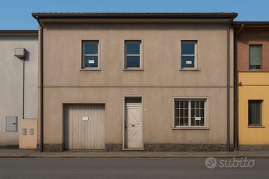 Ampia Casa di 220 mq 2 Bagni 4 Camere Garage