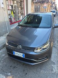 Polo grigia berlina