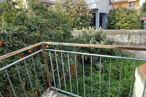 Boscotrecase via promiscua zona piscinale centrali