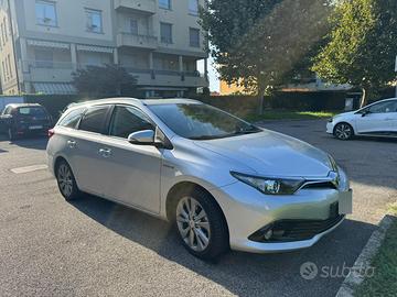 Toyota Auris 1.8 ibrida 2016