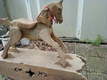 cavallo a dondolo arte  contadina. 