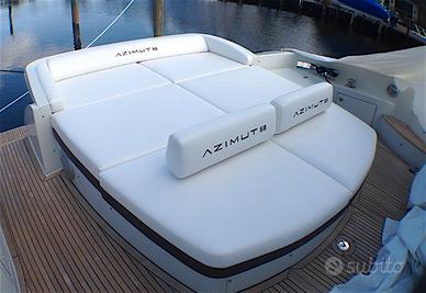 Ricami su cuscini ed abbigliamento per Yacht