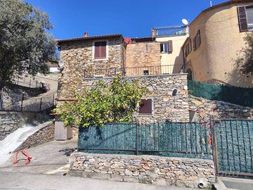 Rustico / Casale di 65 m² con 3 locali a Arnasco