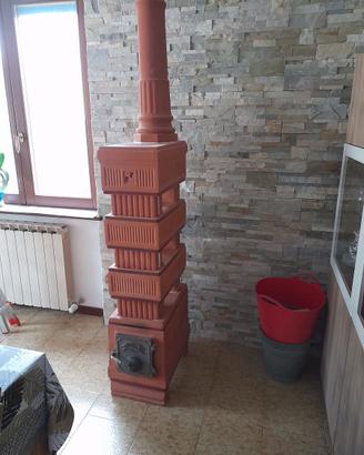 Stufa in terracotta felici