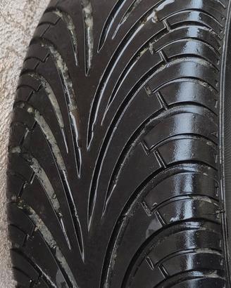 4 Pneumatici estivi Goodyear 