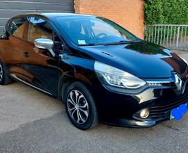 Renault Clio Costume National neopatentati