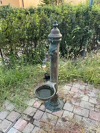 Fontana da Giardino in Ghisa con Vasca e Rubinetto