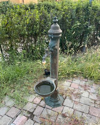 Fontana da Giardino in Ghisa con Vasca e Rubinetto