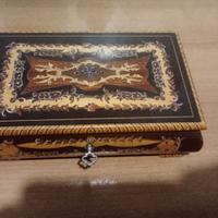 Scatola portaoggetti in legno con carillon 