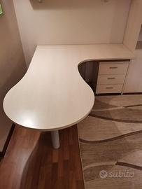 Scrivania+ sedia girevole