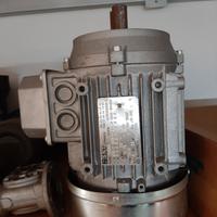 2 motori elettrici 