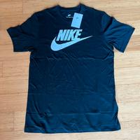 Maglietta Nike nera con maxi logo-nuova