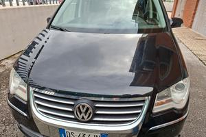 volkswagen touran 2.0 highline metano  .