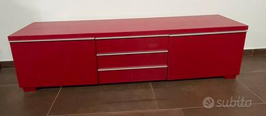 Parete attrezzata IKEA rossa – moderna e capiente