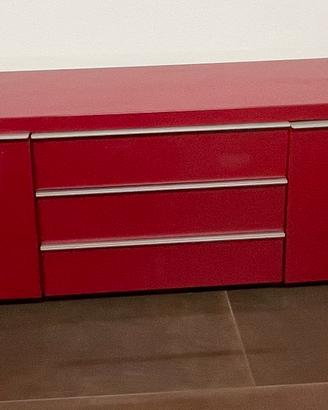 Parete attrezzata IKEA rossa – moderna e capiente