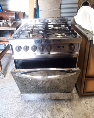 GAS CON FORNO
